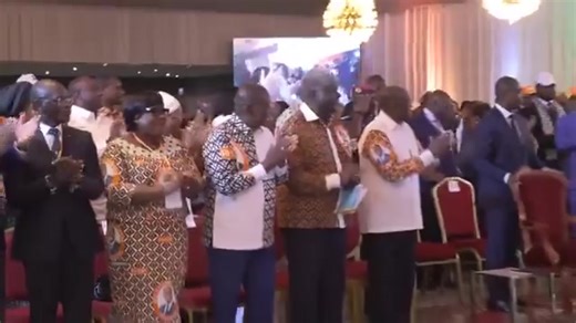 PRÉSENTATION DU PROGRAMME DE GOUVERNEMENT DU CANDIDAT ALASSANE OUATTARA. Le Candidat du RHDP SEM Alassane Ouattara a fait son entrée dans la salle avec les acclamations des hautes cadres du parti , mais ça ne s'arrête pas là, écoutez la chanson qui l'accompagne , c'est la chanson officielle de campagne qui va faire vibrer des millions d'Ivoiriens partout sur le territoire national et à l'étranger. "On est sorti dans dos " 😁 #ADOPrésident #PourUneGrandeCotedIvoire #PourUneGrandeCotedIvoire #1cou