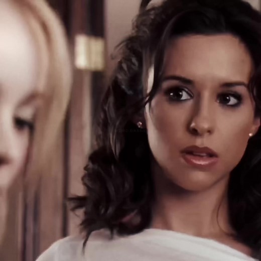 Gretchen didnt know wether she wanted to be her or be with her- she loved regina idc what anyone says. 💖 #meangirls #reginageorge #gretchenwieners #karensmith #cadyheron #shipedit #rachaelmcadams #lacychabert #edit #fyp #videostar #vsp #foryoupage #fypシ #viraledit #lgbtq #w31rdbarbie