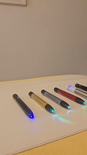 💡 Mehr Wirkung, weniger Aufwand – mit nur einem kleinen Gerät! Der Monolux Pen vereint Licht, Farbe, Magnetfeld & Frequenzen und sorgt so für schnelle, messbare Therapieergebnisse – selbst an schwer erreichbaren Punkten. 📈 Bereits in tausenden Praxen erfolgreich im Einsatz. Willst du deine Behandlung präziser, effizienter und effektiver gestalten? 👉 Kommentiere „PEN“ und wir senden dir alle Infos zu unseren Geräten und zur Siener Therapie! #heilpraktiker #heilpraktikeranwärter #physiotherapie