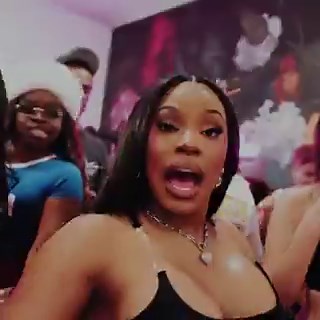 one of her best features 😮‍💨