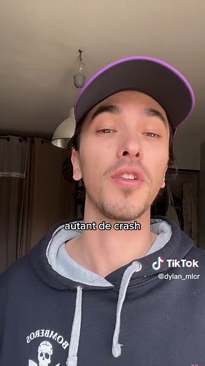 Tu veux essayer ? 😱 je te parle des cowboys pilotes d’hélico en Australie ! Ça s’appel le « cattle mustering » pratique sensationnelle et dangereuse dans les fermes d’élevage en Australie ! (Pratique professionnelle) #cattlemustering #Australie #cowboy #pilotehelico #helicoptere #hélicoptère