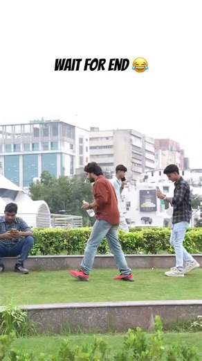 𝐍𝐮𝐬𝐡𝐮 𝐓𝐢𝐰𝐚𝐫𝐢 on Instagram: "Laalach ek buri bala hai💀 #comedy #funny #prank #explore #instamood"