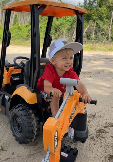 Ultimate Ride-On Tractor for Kids: Fun & Adventure