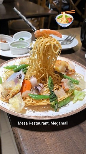 First Time Trying Mesa's NEW Crispy Flying Seafood Noodles! 🍜🦐
