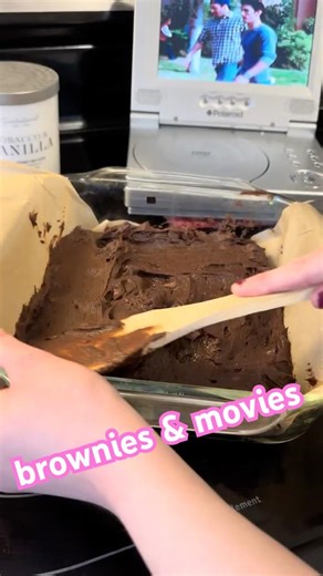 Brownies & a Portable DVD Movie Night 🍫📀