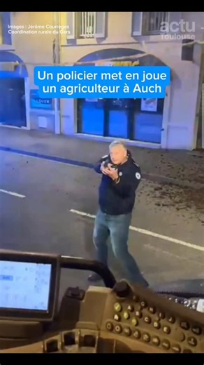 L'action des agriculteurs au siège de la Dépêche du Midi à Auch a dégénéré. 📸 Anaëlle Montagne / Images : Coordination rurale du Gers | Actu Toulouse