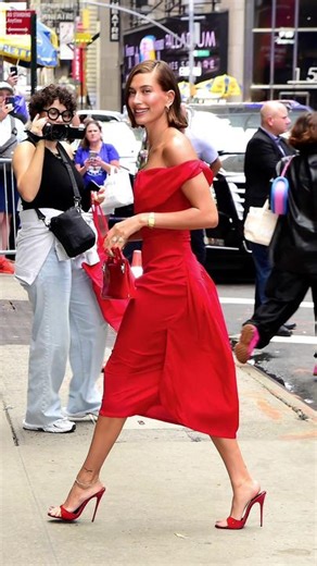 Hailey Bieber Outfits in NYC