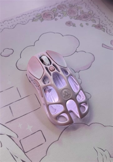 i’m so in love with my new mouse! i’ve dreamed for so long of having this gorgeous mouse, and i’m so glad to finally be able to use it 💗 ❤︎ always thankful to @GravastarTikTok for the perfect peripherals 𝜗ৎ wallpaper credits: @anglxvii tags: #gravastar #gravastarmouse #coquette #pink #techtok