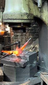 Heavy duty forging process in factory