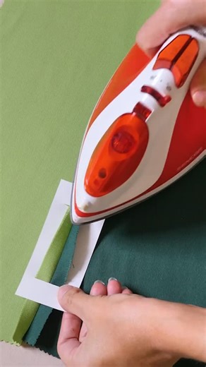 5-Minute Crafts on Instagram: "Simple and practical ironing trick ⚡淋 #5minutecrafts #sewinghack #ironingtrick #diytips #sewingreels"