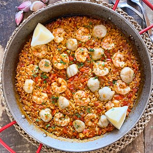 Easy to Make Smoky Seafood Paella with Shrimp & Scallops Recipe