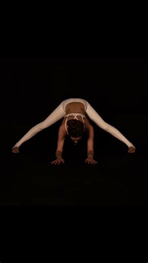 Wide Splits Tutorial | Peak Pose of the Week at a Top Yoga Studio 🔥