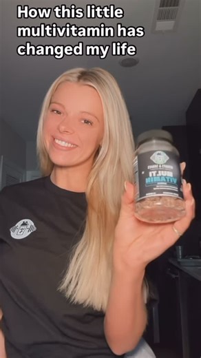 Weights & Shakes on Instagram: "Small daily habits create big long-term results, and @taraschiphof transformation proves it. Improved energy, better workouts, and visible muscle tone all came from focusing on the fundamentals. 💡 Key habits that make the difference: • Daily multivitamin: Supports energy, recovery, and fills nutritional gaps. • Consistent strength training: Just 3–4 sessions a week builds real change over time. • Smart fueling: Prioritizing protein, hydration, and balanced meals