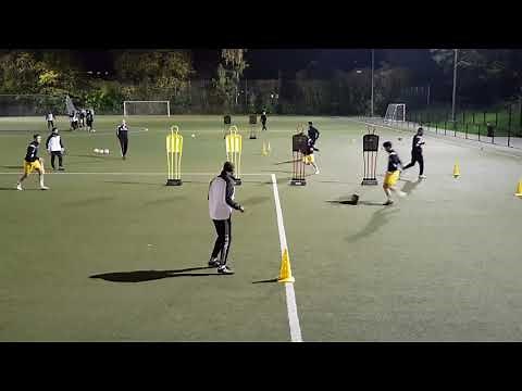 Fussballübung - Endlosform zum Schnittstellenball