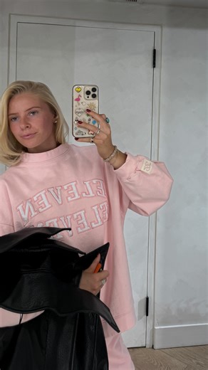 Maddie Schrader | m00bie on Instagram: "nothing like a little BOB TRIM ACTION!!!!! @heydude @igksalons @annaknabel #haircut #bobtrim #blondebob #nychaircut #igk #moobieontiktok"