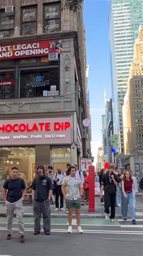 A walk on 7th Avenue in Midtown Manhattan ‍♀️ Follow for more NYC walks  #nycwalk #7thavenue #midtownmanhattan #nycstreets #newyorkcity | Ellie.Walks | Facebook