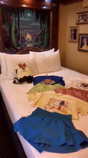 13 reactions | CRAZY Way to Pack for Disney World! (Outfit, Park...