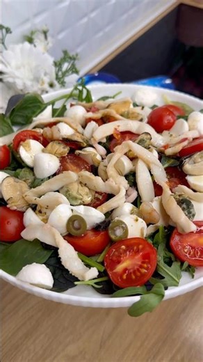 Салат з морським коктейлем 🥗