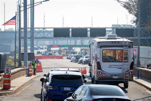 Snowbirds face ‘inconsistent’ fingerprinting rules at U.S. border, group says