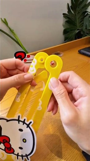 What kind of giant hair clip is that? You want to assemble yourself? 📌