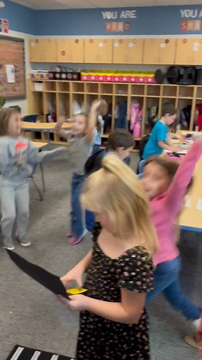 14 reactions | What brain breaks look like when your teacher is obsessed with Christmas!  | Mrs. Seruch’s First Grade Class | Facebook