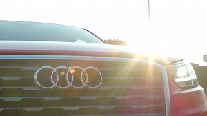 Un giro per la Fashion Week di Milano con Viviana Volpicella e l’unica auto dallo stile #untaggable: #AudiQ2. #MFW17 Vogue Italia | Audi Italia