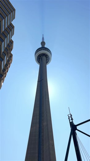 The American Tall Pop-Up Shop: clothes made exclusively for men 6’ & women 5’9” . 📅 Sept 19–21 📍 300 King St E, Toronto | American Tall