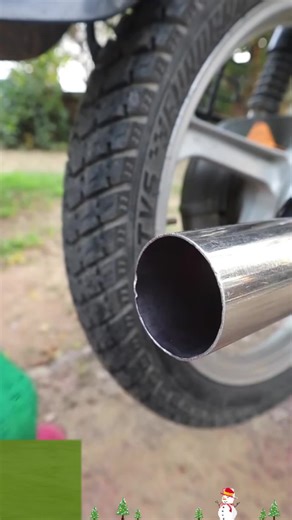 Olas just wandeing off at Disneyland Paris at the New World of Frozen coming next March! Beyond cute#disneyland #WorldOfFrozen#frozen #disneyadventureworld#disneylandparis