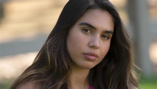 4 Natural Light Portrait Setups Using Only a Reflector