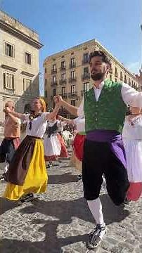 La Sardana . Bailé Tradicional en Cataluña. #cataluña #lasardana #bailetradicional