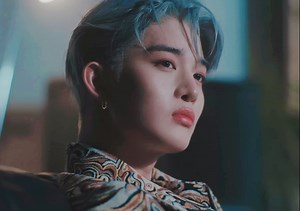 【超清中字】好久不见的帅气小狼🐺！裴珍映 - Round&Round MV