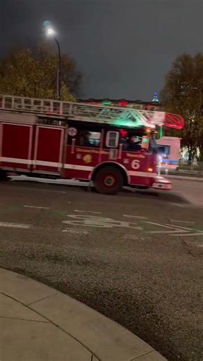 Chicago Fire department (Truck 6,Medic 74) Responding to Call