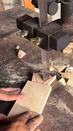 79K views · 411 reactions | Skill saw✅ #fblifestyle #bandsawskills #carpenter #tipsdantrik #woodworking #tutorial #creativeideas #diy #woodworkingtips | Dody Stw | Facebook