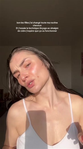 je me lave les cheveux avec shampooing sans sulfates depuis plusieurs mois et c’est vrai qu’ils sont plus beaux ✨ j’ai également racheté toute une routine avec le masque à faire soi même de chez aroma zone. Si vous avez d’autres tips pour avoir les cheveux brillants et en bonne santé, je suis preneuse ! ☺️