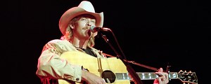Born on This Day in 1958, the Small-Town Southern Man Who Became an Era-Defining Country Superstar