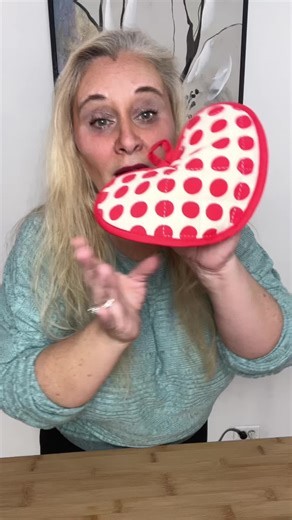 These are the cutest little kitchen helpers. Heart-shaped mini oven mitts that double as heat pads make grabbing hot dishes, mugs, and pans quick and easy without bulky gloves. The polka dot design adds a fun pop of color while still being heat-resistant and practical for everyday cooking, baking, or coffee breaks. Perfect for small kitchens, gifting, or anyone who loves functional décor that actually gets used. #kitchenfinds #cookingessentials #cutehome #bakingaccessories #kitchendecor
