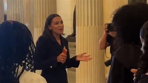 AOC gives Capitol tour to students during shutdown