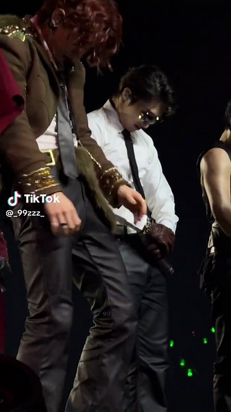 Mingi's Captivating Moments at ATEEZ Concert in Brussels