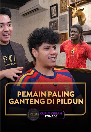 INI DIA TOP 5 HAIRSTYLE PEMAIN BOLA DI PIALA DUNIA VERSI HASAN GEROMBALL‼️ Dari yang clean, curly, sampai yang paling ikonik, Hasan Geromball punya pilihan sendiri buat Top 5 hairstyle pemain di Piala Dunia. Kalau versi lo siapa aja, bro? Coba tulis Top 5 versi lo di kolom komentar! 👇 ##HasanGeromball##NaikLevel#CaptainHairstyling #ByCaptain