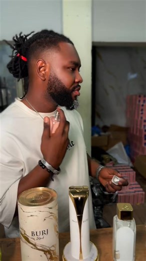 🚨Commence ton business de parfums dès aujourd’hui. 🚨Des modèles tendances, des senteurs irrésistibles et une qualité qui attire les clients dès la première vente. 🥇Cosmos boutique parfums_le point de départ des entrepreneurs parfumés🥇 #cosmosboutique #grossisteparfums #promotion #bonplan #parfumdeluxe