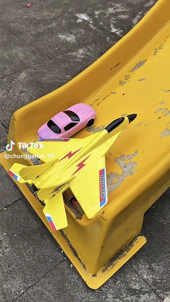 RC Car vs Plane: Hill Climb Challenge