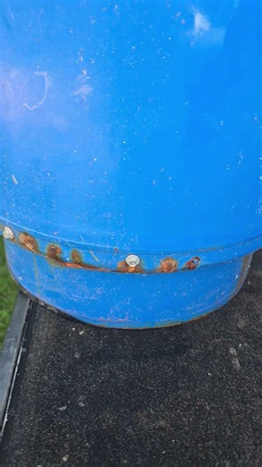 How man screws does it take to fix a leaking well tank?
