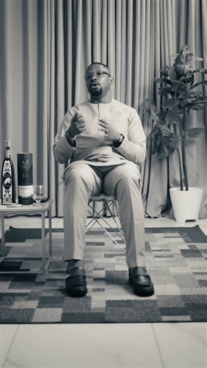 Cross Okonkwo on Instagram: "Q&A section 🔒 Detty December activity 🤏🏾 Outfit @becareful__ng Drink @glenfiddichwhisky & @casamaestring Shoes @winstonleather Watch @shopbayice 📷 @lumi_sho"