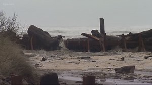 35-foot waves pound northern Oregon coast