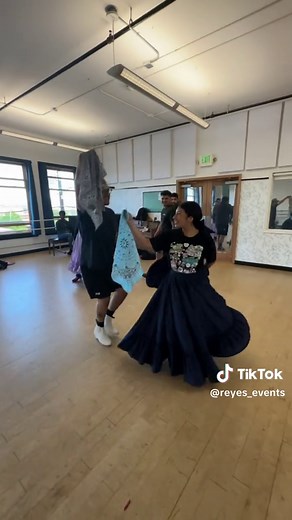 🦎💃 Dive into the fascinating world of the Iguana Dance from Mexico! 🇲🇽🎶 Originating from the indigenous communities of Mexico, this traditional dance holds deep cultural significance. The Iguana Dance symbolizes the harmony between humans and nature, portraying the agility and grace of the iguana through rhythmic movements and colorful costumes. 🌿✨ Immerse yourself in this ancient tradition and celebrate the beauty of Mexican culture! #IguanaDance #MexicanHeritage #CulturalTradition 💃🦎🌺