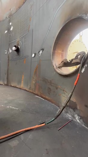 Welding overhead with 6010 is bitter sweet. Welding the inside of the 24” manway this morning 👨🏽‍🏭🔥⭕️ #6010 #6010welds #manway #overhead #weld #welder #ilove #welding #tank #tankie #tankwelder #tankwelding #ilovemyjob #lincolnelectricwelding #blackstallion #sparks #bittersweet #goodvibes #goodvibesonly | Datboimiggz