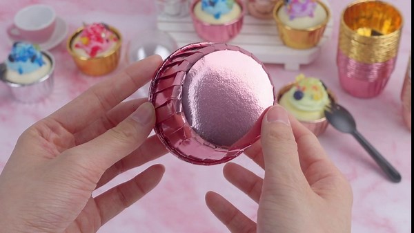 200 Pack Cupcake Liners with Dome Lids and Spoons 3.5 oz Mini Foil Baking Cups Disposable Muffin Liners Pans Holders Containers Cupcake Wrappers for Wedding Birthday Party Individual Bakery