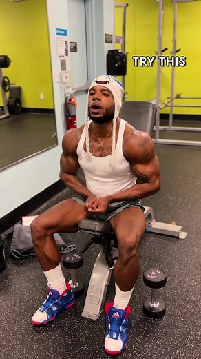 Try this burnout maneuver to finish off your front shoulders❗️This is NOT a working set. I don’t like exercises like this for working sets because they drastically undercut your ability to progressively overload, but this one qualifies as a nice choice to close the front shoulder portion of your workout with a pump. Quick reminder that the shoulder has 3 heads so always include exercises to work the rear delts and side delts if you want to cover all ground. Do this exercise with the goal of reac