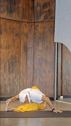 Functional Yoga Flow | Downward Dog to Side Lunge Mobility & Strength