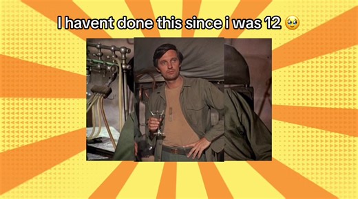 Um wie hi first animation meme in several years and it’s of fucking. Hawkeye. Sigh I still remember the good old days when it was warrior cats and WOF #animationmeme #trend #animationtrend #mash #hawkeye